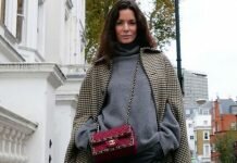 11 Non-Basic Ways to Wear Sweaters With Leggings 11 Non-Basic Ways to Wear Sweaters With Leggings