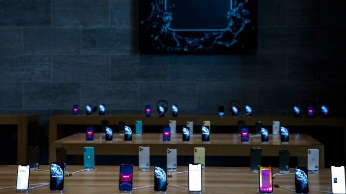 Apple Reportedly Asks Foxconn To Create Foldable iPhone Shells