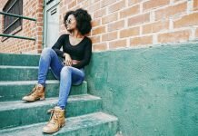 ‘I’m a Podiatrist, and This Is How You Stop Your Smelly Shoes from Stinking Once and for All’ Thumbnail for ‘I’m a Podiatrist, and This Is How You Stop Your Smelly Shoes from Stinking Once and for All’